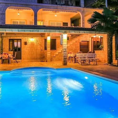 Apartman 4 Bedroom With Pool At Peljesac