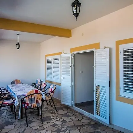 4 Bedroom With Pool At Peljesac Apartman *