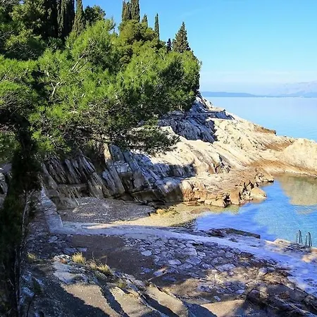 4 Bedroom With Pool At Peljesac *