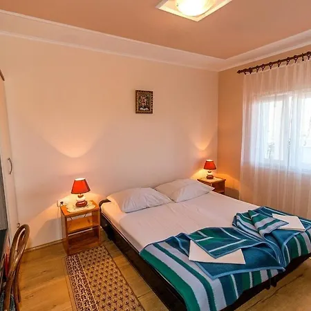 4 Bedroom With Pool At Peljesac 特尔帕尼